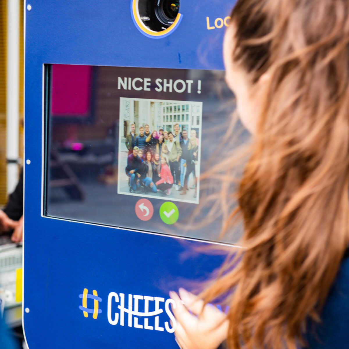 Mosaic Wall Photobooth : Créez une Œuvre Collective et Unique avec CheeeseBOX ! – Image 2