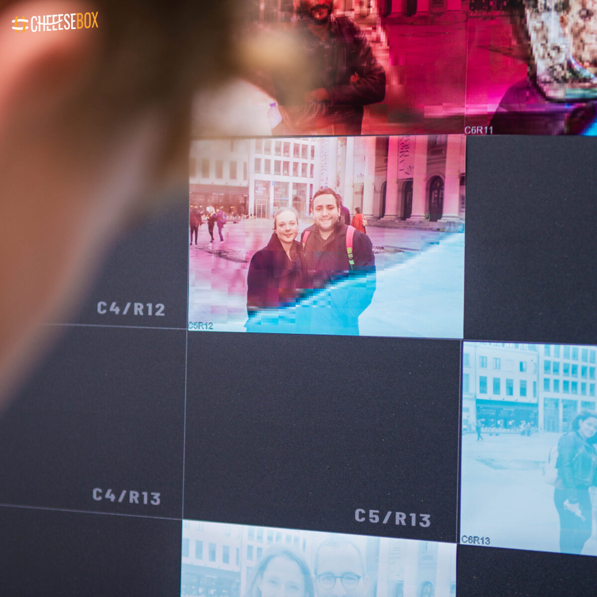 Mosaic Wall Photobooth : Créez une Œuvre Collective et Unique avec CheeeseBOX ! – Image 6