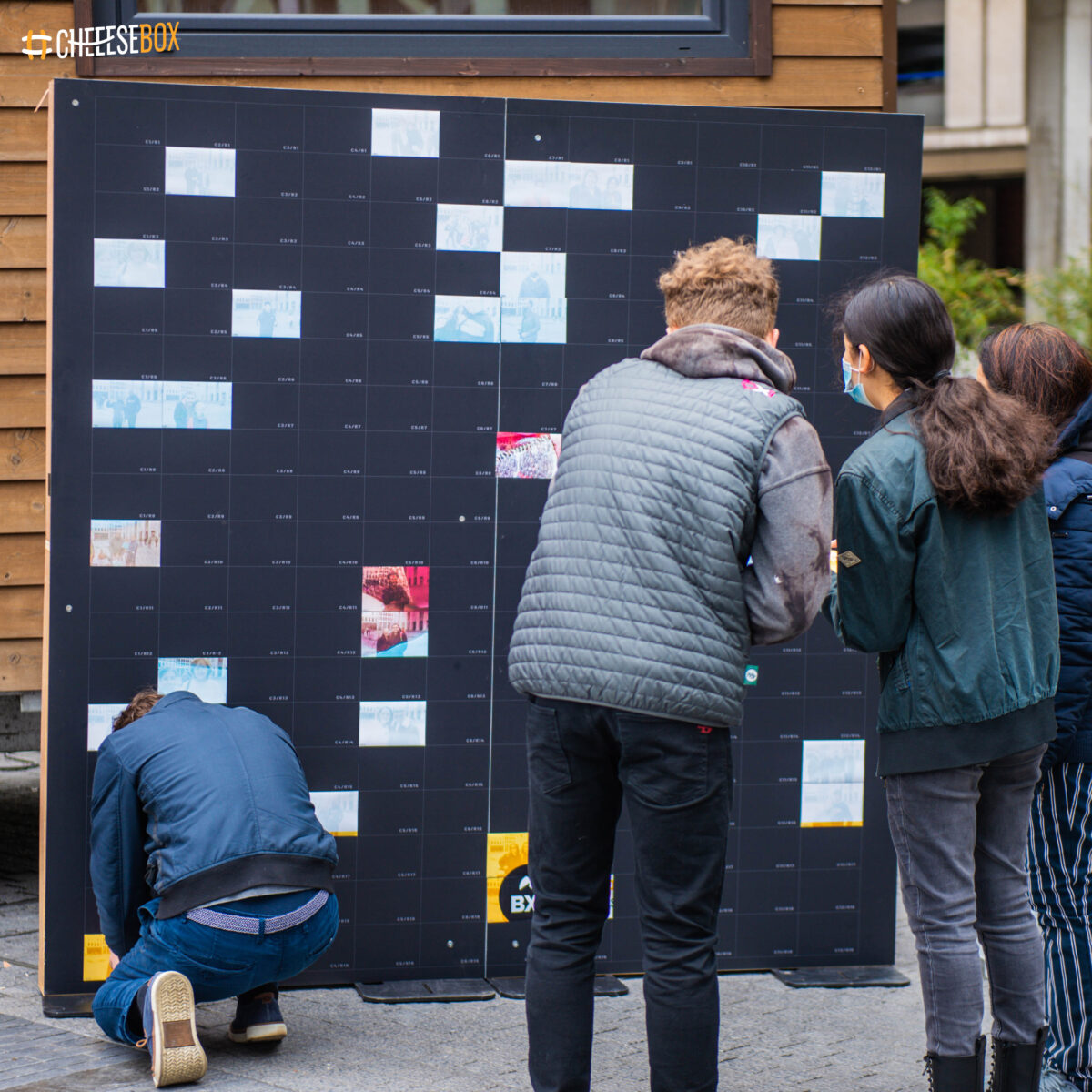 Mosaic Wall Photobooth : Créez une Œuvre Collective et Unique avec CheeeseBOX ! – Image 7