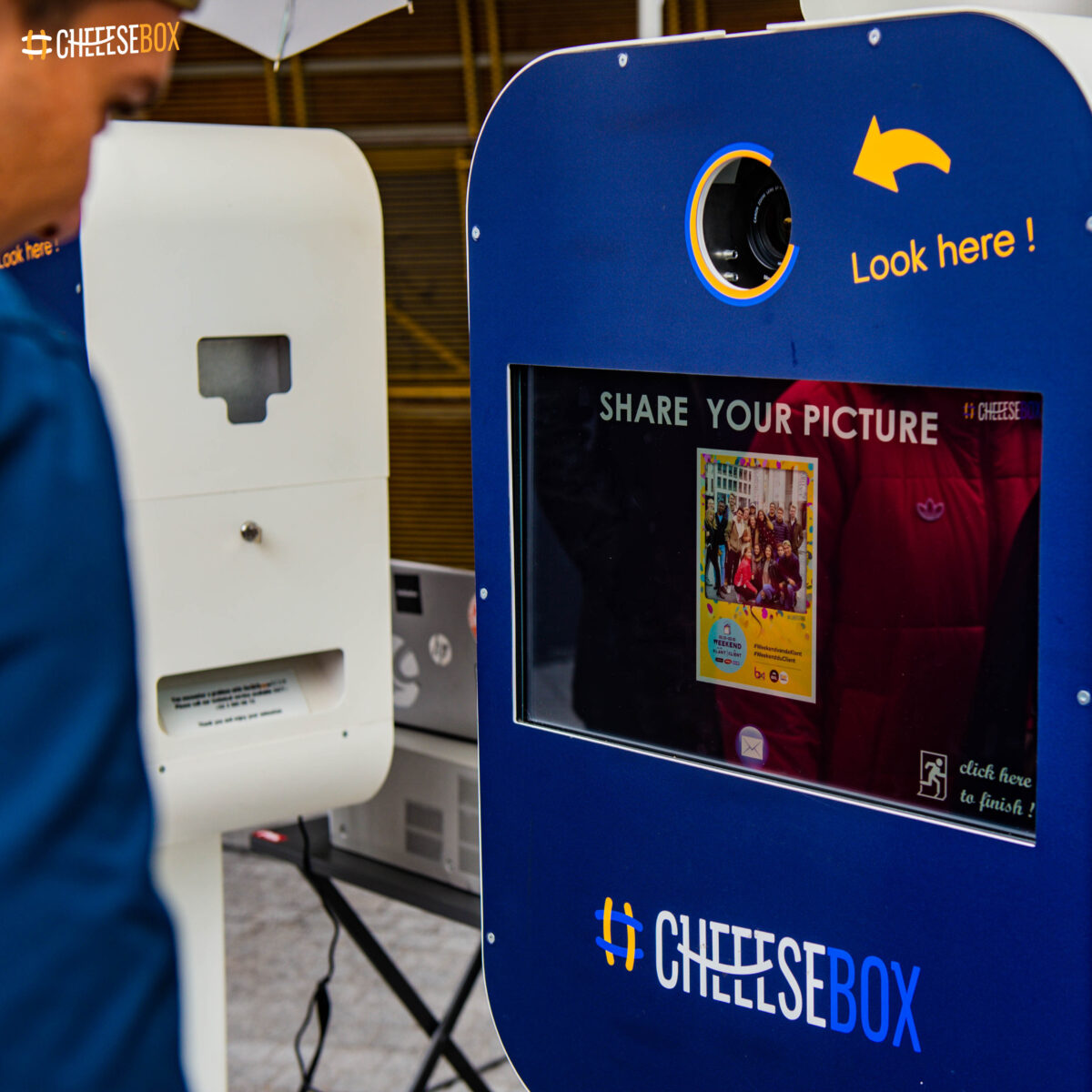 Mosaic Wall Photobooth : Créez une Œuvre Collective et Unique avec CheeeseBOX ! – Image 10